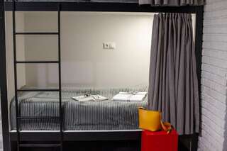 Хостелы Loft Hostel Гюмри Односпальная кровать в общем номере для женщин-9